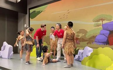 北京励步戏剧课程 专业引导下的表演舞台，点亮孩子的无限潜能